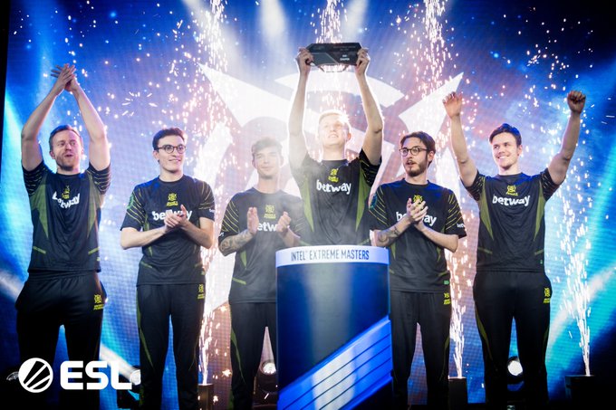 的舞台上 的舞台上