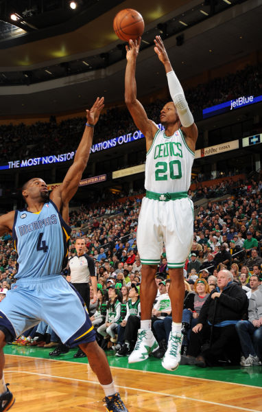 使亚洲队员 使亚洲队员